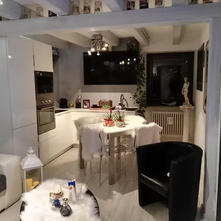 Stanza Cuore Affittacamere Habitación en casa particular Aosta
